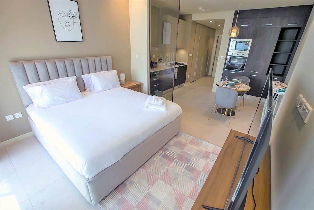 Дубай: Stunning Studio With Balcony at Park View Dubai