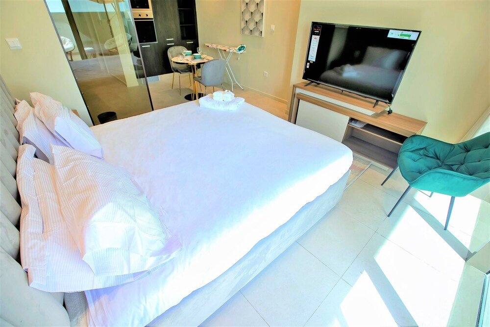 Дубай: Stunning Studio With Balcony at Park View Dubai