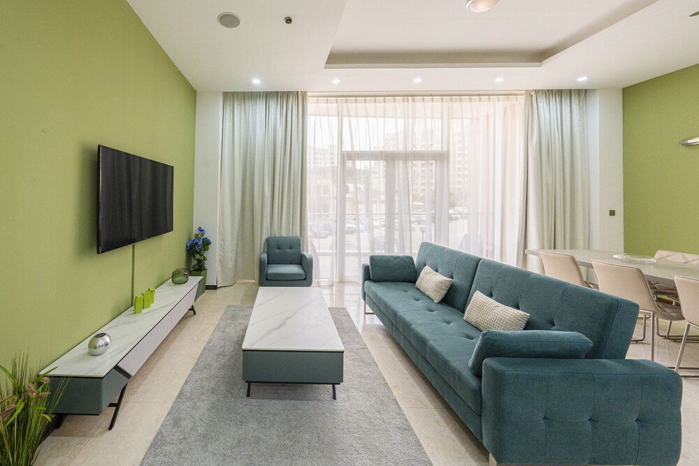 Дубай: Modern beachfront 1BR apartment