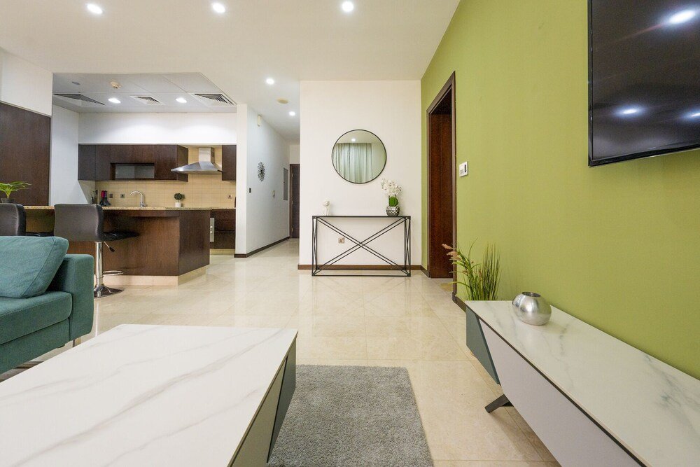 Дубай: Modern beachfront 1BR apartment