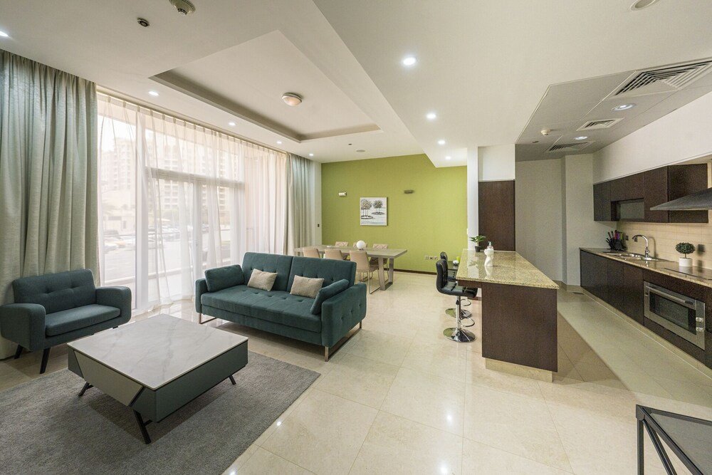 Дубай: Modern beachfront 1BR apartment
