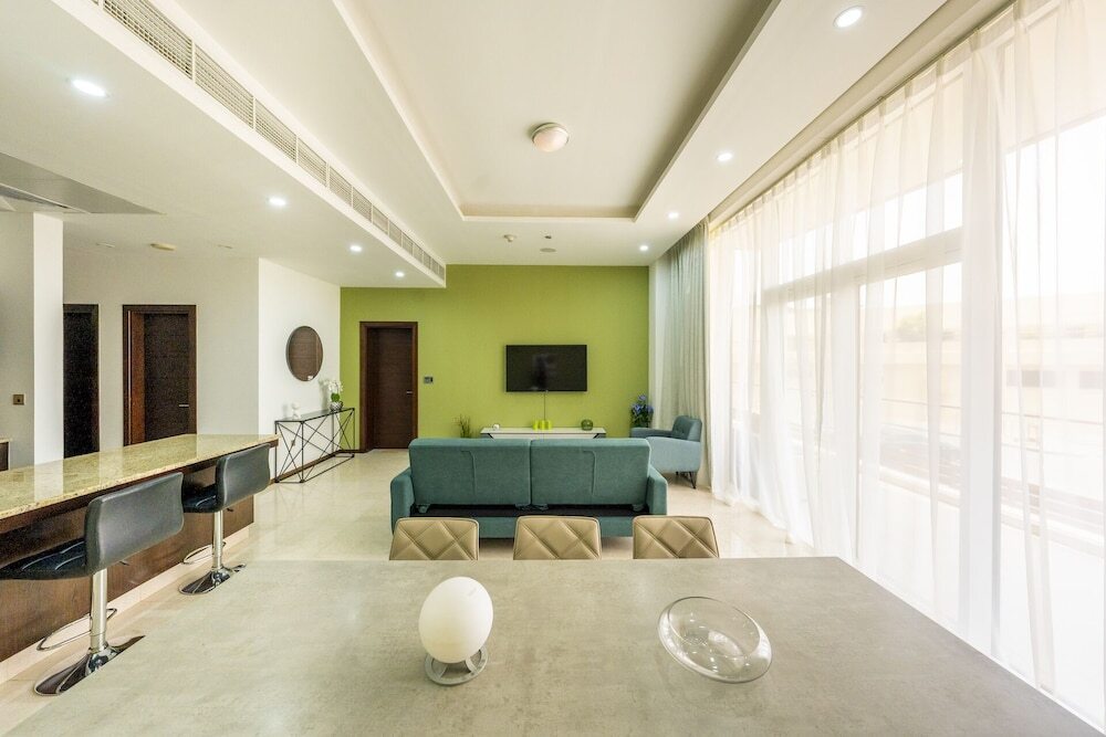 Дубай: Modern beachfront 1BR apartment