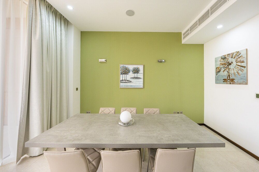 Дубай: Modern beachfront 1BR apartment
