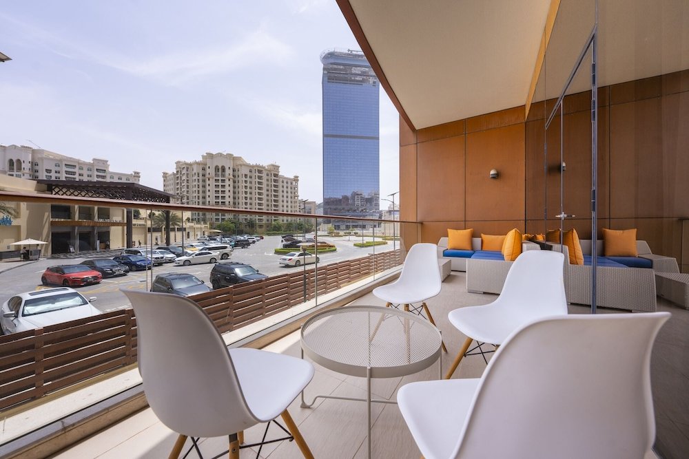 Дубай: Modern beachfront 1BR apartment