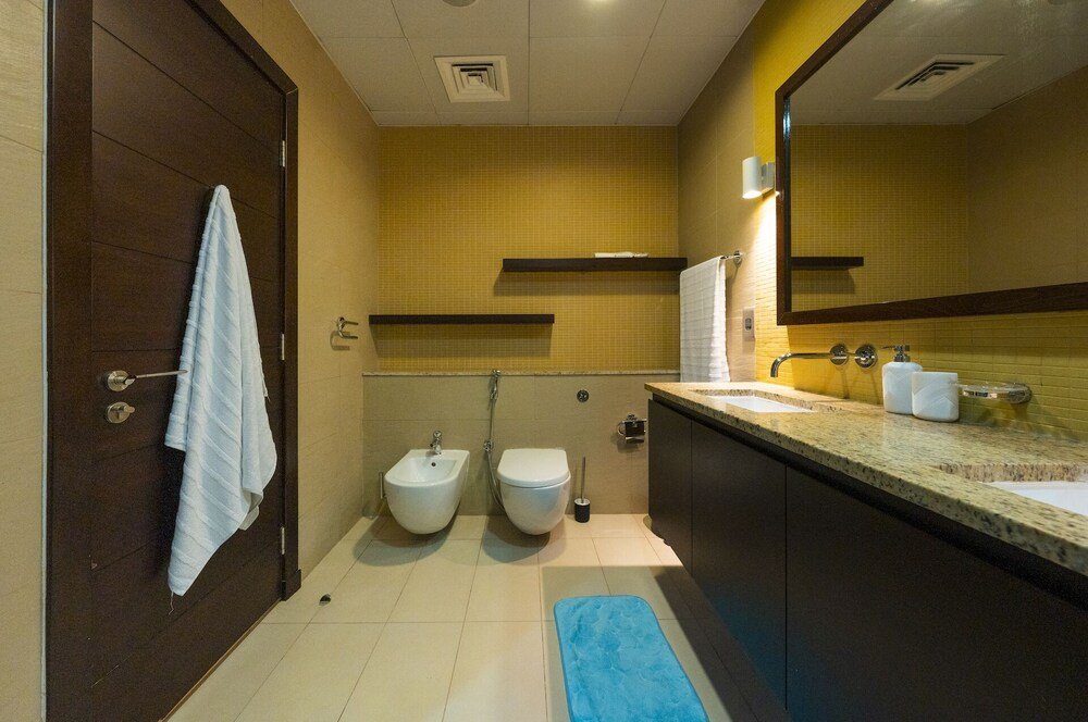Дубай: Modern beachfront 1BR apartment