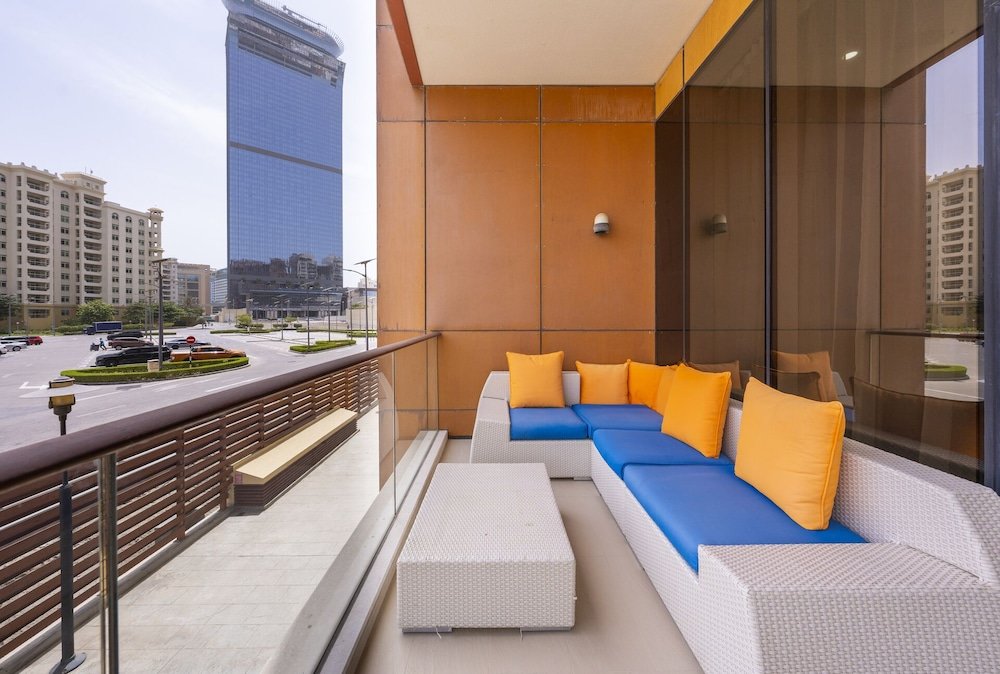 Дубай: Modern beachfront 1BR apartment