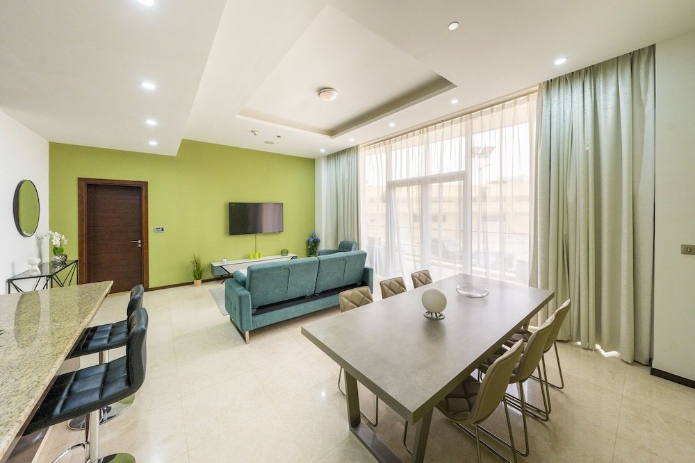 Дубай: Modern beachfront 1BR apartment
