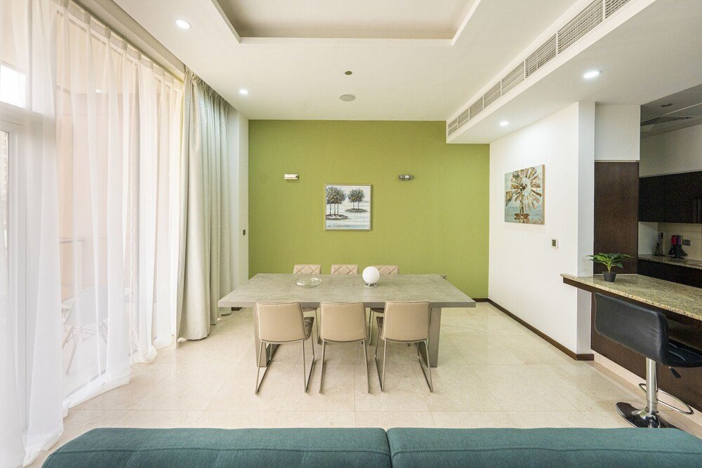 Дубай: Modern beachfront 1BR apartment