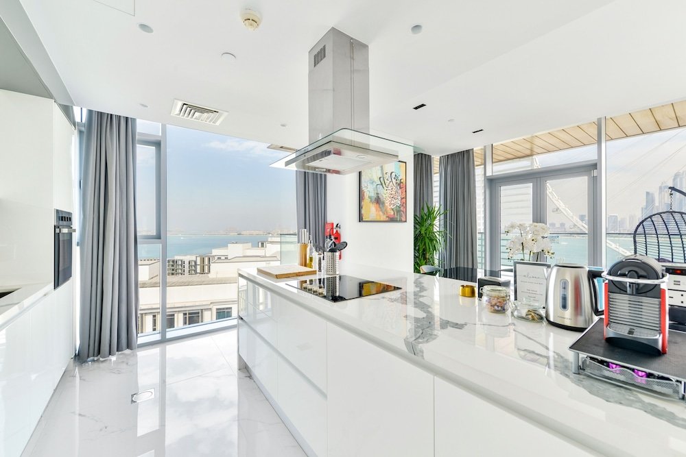 Дубай: Luxurious 3BR w maidroom in BLUEWATERS
