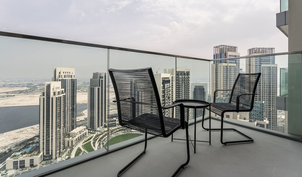 Дубай: Aya - Outstanding 1BR Apartment With Amazing Creek Views