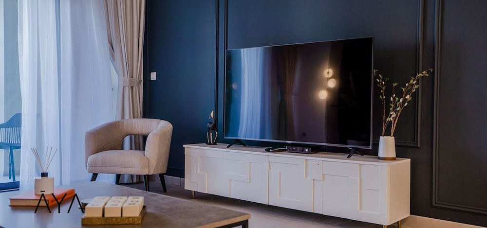 Дубай: Aya - Modern 1BR Apartment with Balcony in Rahaal 2