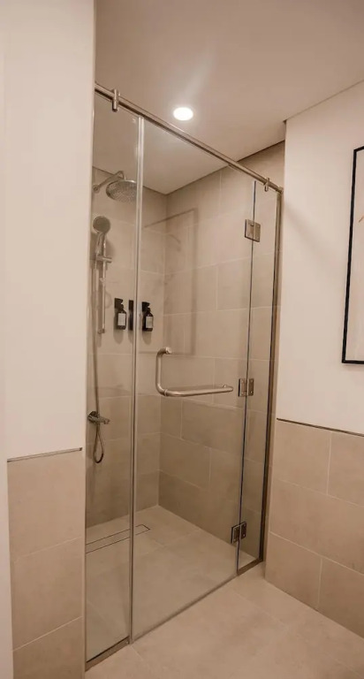 Дубай: Aya - Modern 1BR Apartment with Balcony in Rahaal 2
