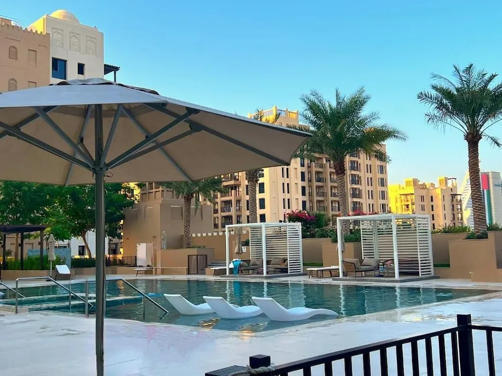 Дубай: Aya - Modern 1BR Apartment with Balcony in Rahaal 2