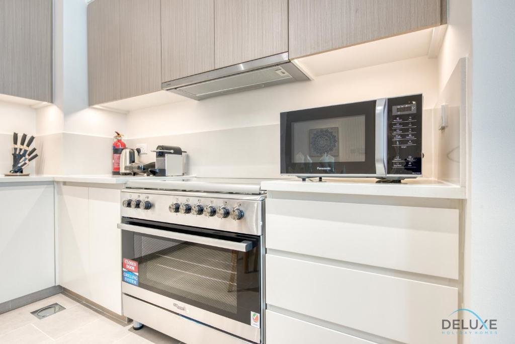 Дубай: Adorable 2BR at Park Heights Dubai Hills by Deluxe Holiday Homes