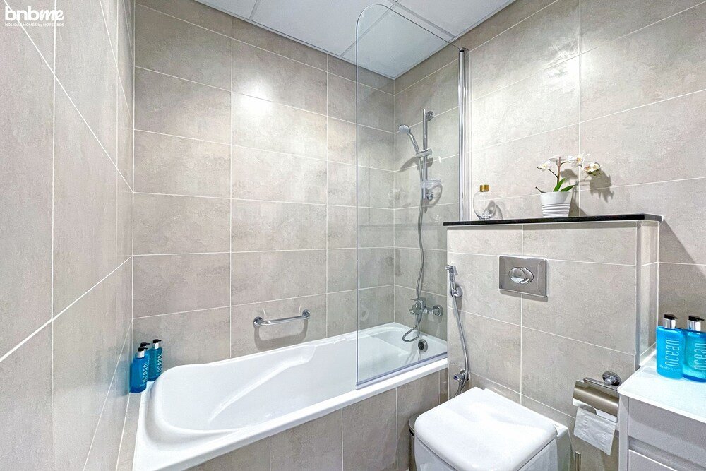 Дубай: ST-Carson Tower-2807 by bnbme homes