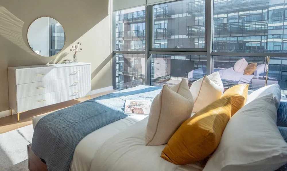 Дубай: Aya - Sophisticated 1BR Apartment in CityWalk with Views