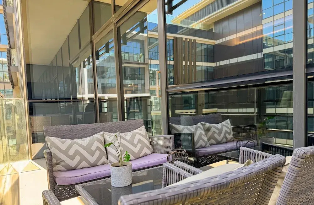Дубай: Aya - Sophisticated 1BR Apartment in CityWalk with Views