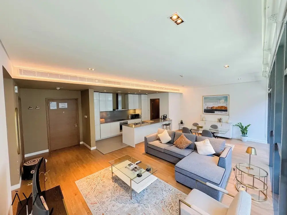 Дубай: Aya - Sophisticated 1BR Apartment in CityWalk with Views