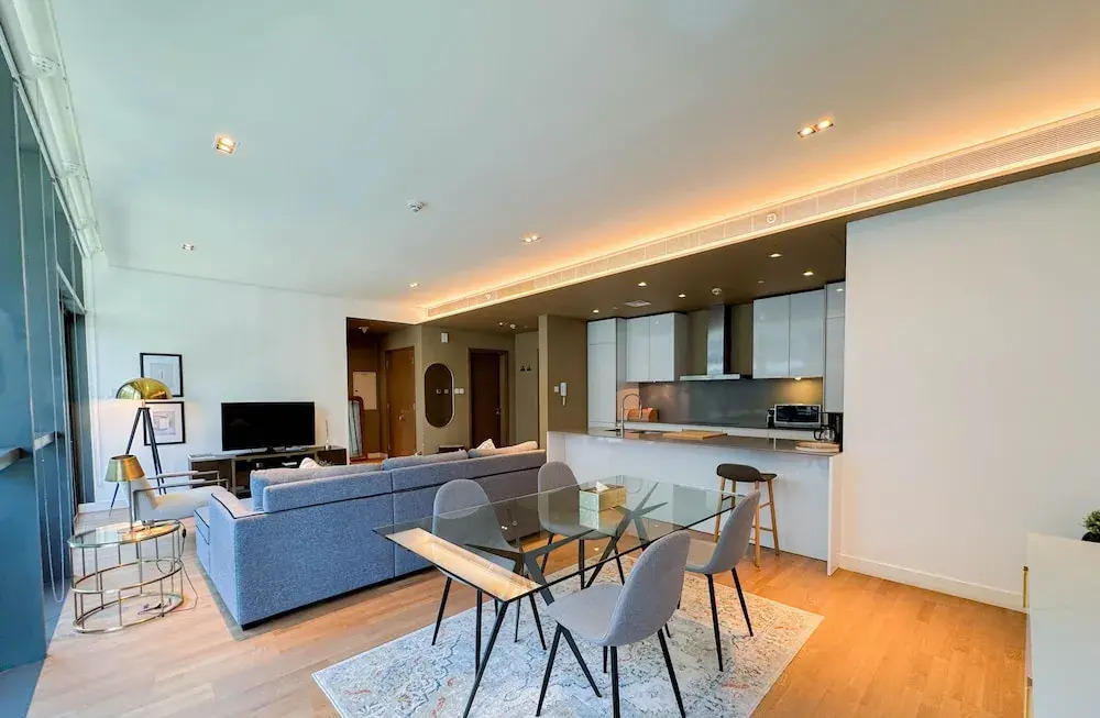 Дубай: Aya - Sophisticated 1BR Apartment in CityWalk with Views