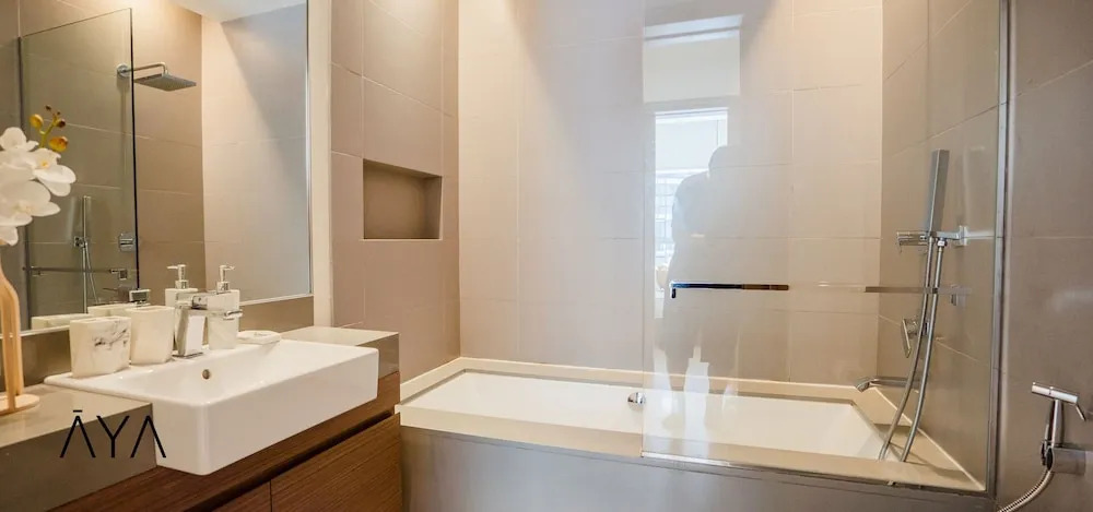 Дубай: Aya - Sophisticated 1BR Apartment in CityWalk with Views
