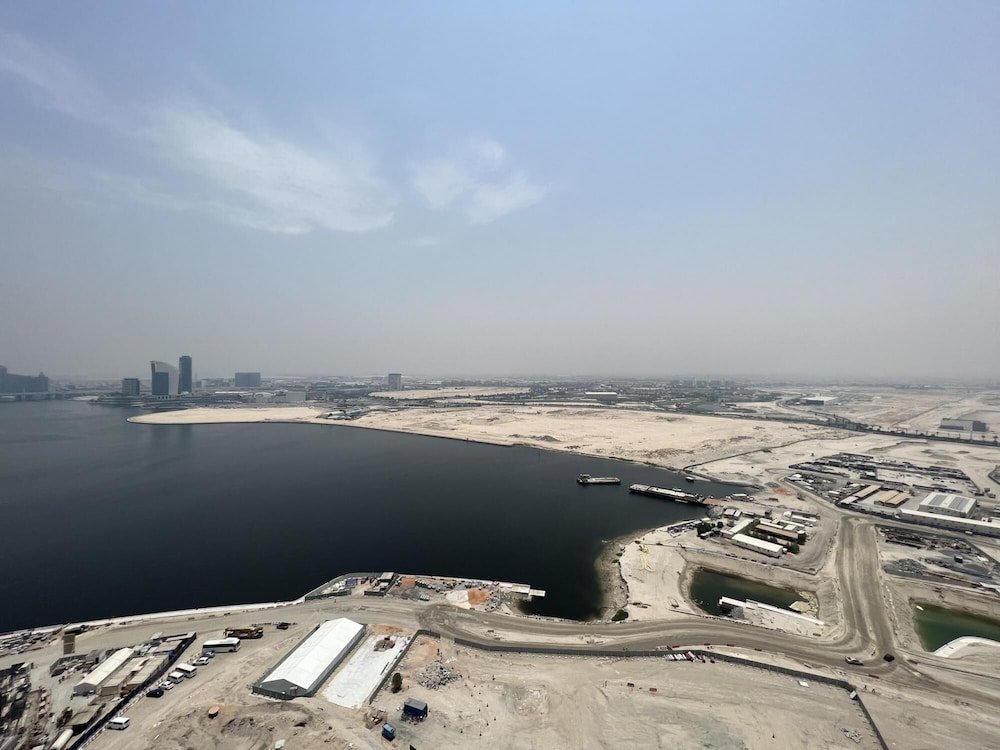 Дубай: Primestay - Sobha Waves 2BR in Al Meydan