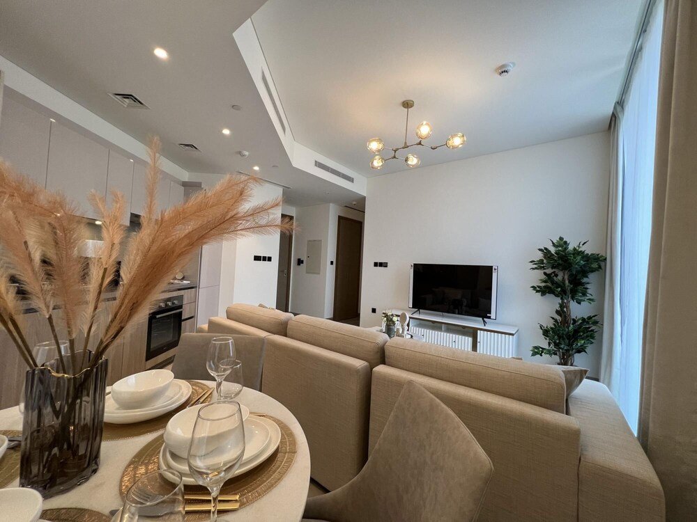Дубай: Primestay - Sobha Waves 2BR in Al Meydan