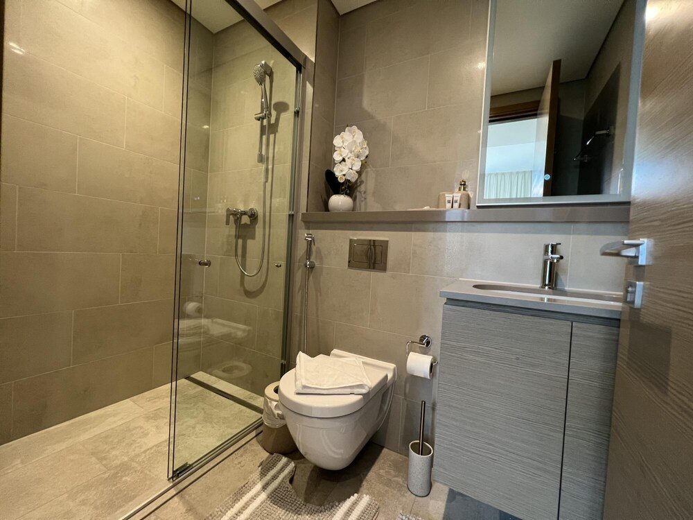 Дубай: Primestay - Sobha Waves 2BR in Al Meydan