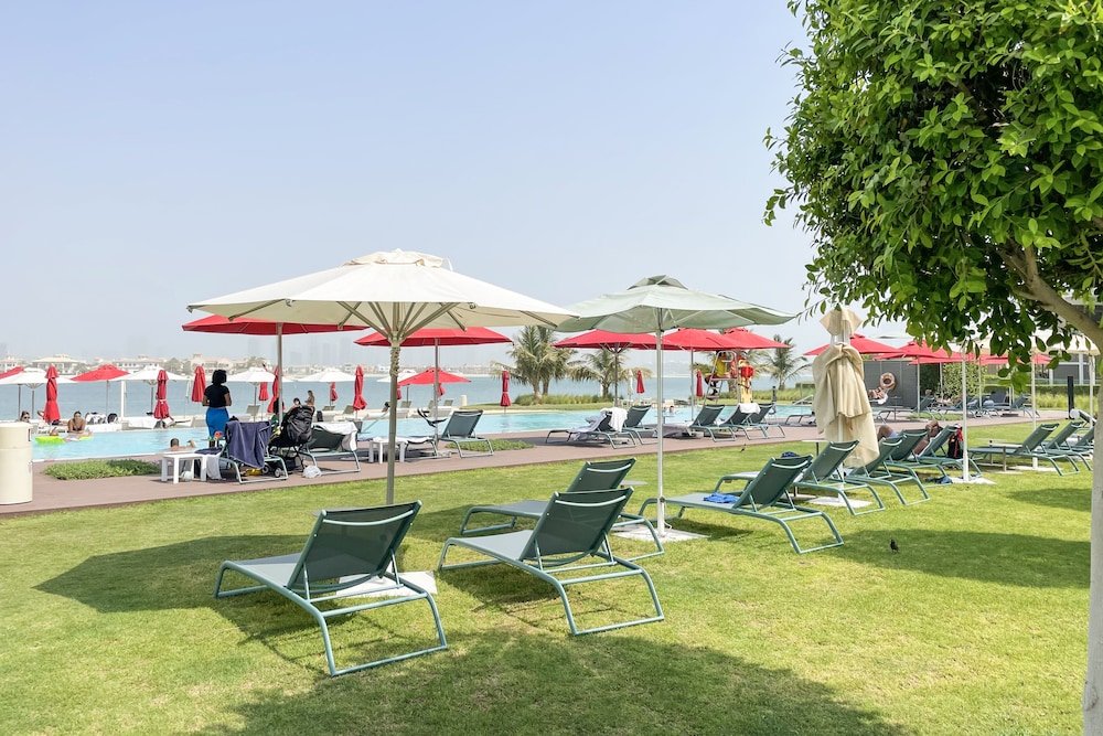 Дубай: Cozy beachfront 1 bedroom apartment -Th8