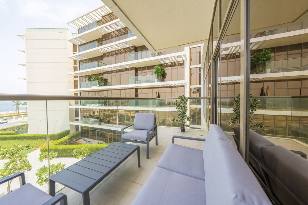 Дубай: Cozy beachfront 1 bedroom apartment -Th8