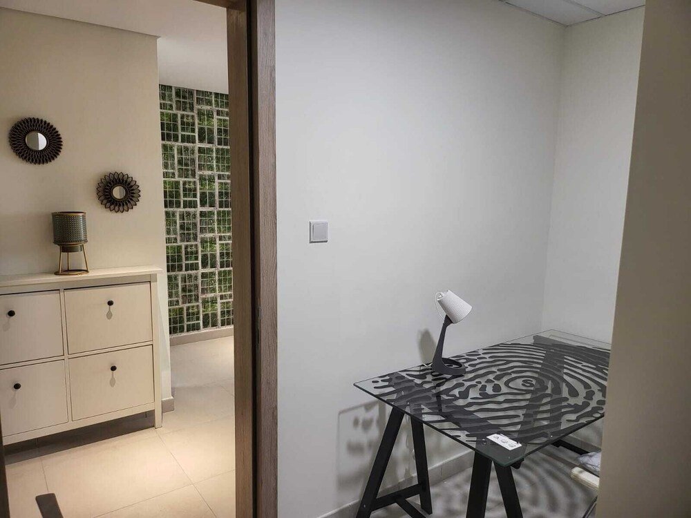 Дубай: B411 Furnished Apartment With Maidroom