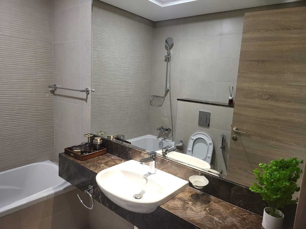 Дубай: B411 Furnished Apartment With Maidroom
