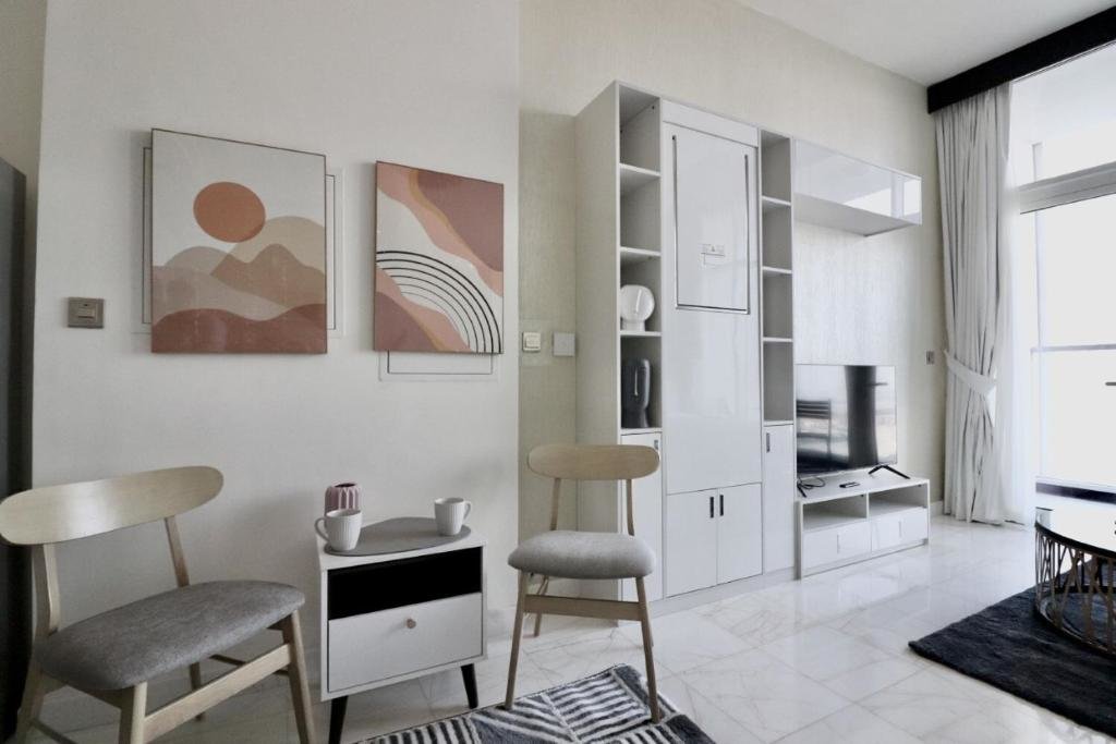 Дубай: Brand New Studio Apartment with Balcony