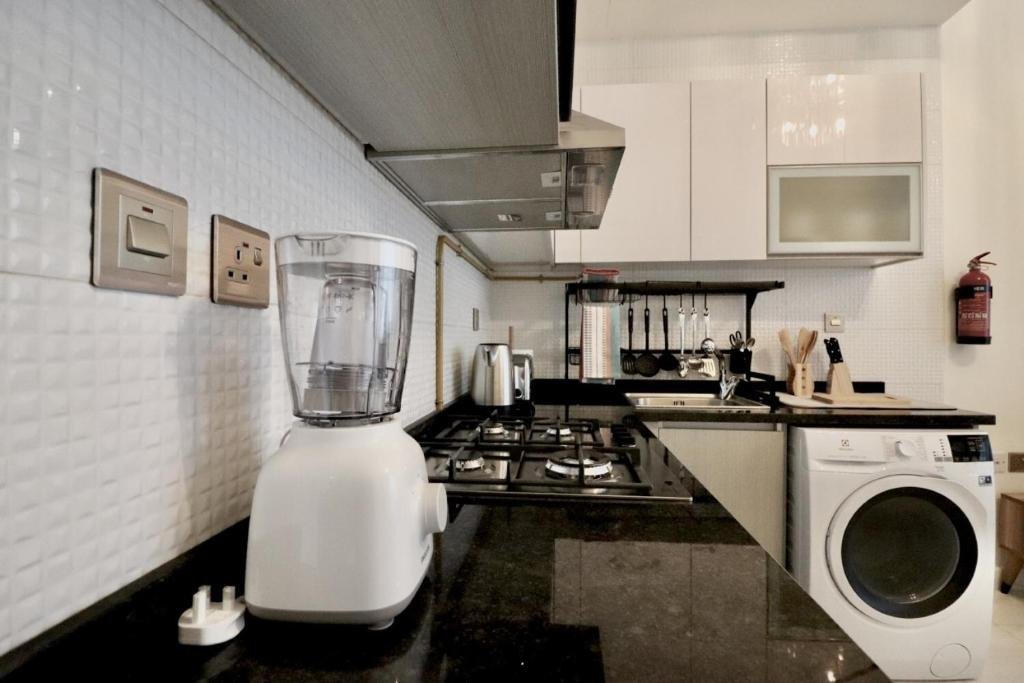 Дубай: Brand New Studio Apartment with Balcony
