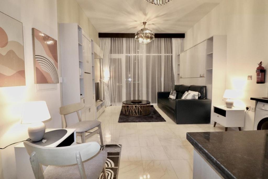 Дубай: Brand New Studio Apartment with Balcony