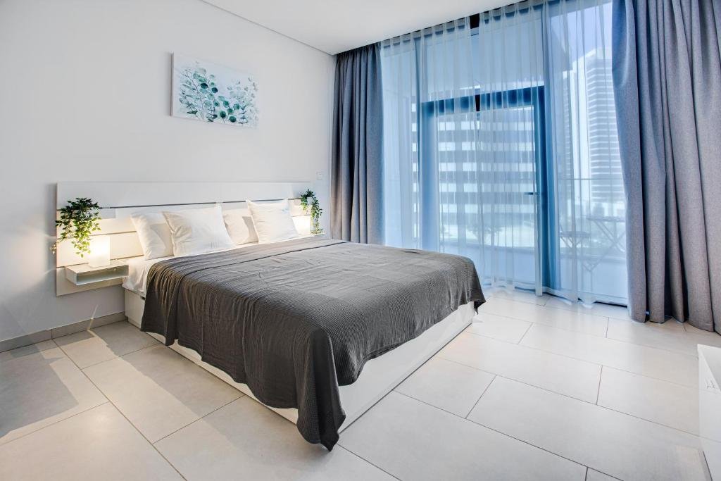 Дубай: Studio apartment with Burj Khalifa view