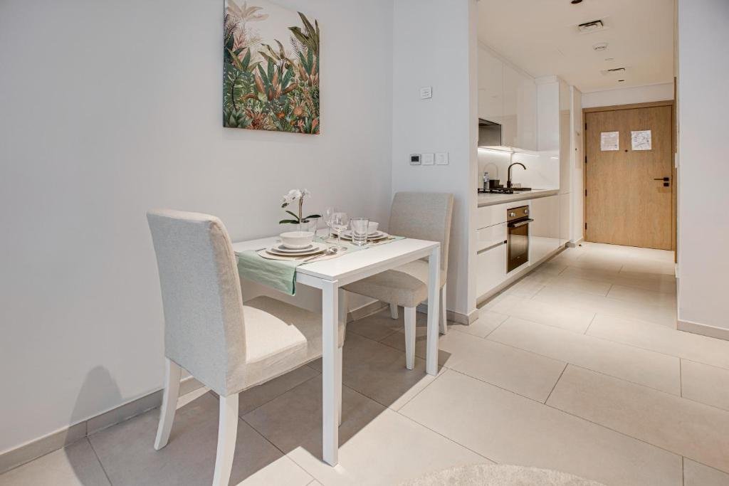 Дубай: Studio apartment with Burj Khalifa view