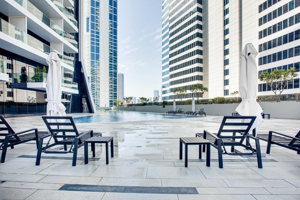 Дубай: Studio apartment with Burj Khalifa view