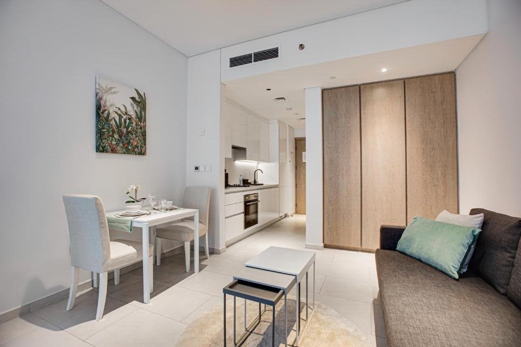 Дубай: Studio apartment with Burj Khalifa view