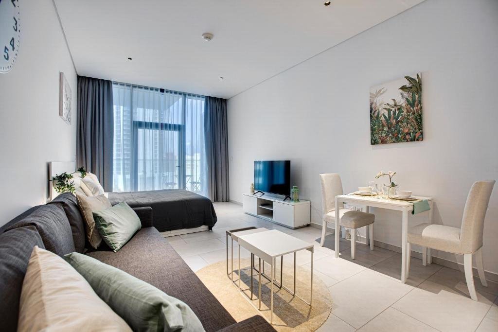 Дубай: Studio apartment with Burj Khalifa view