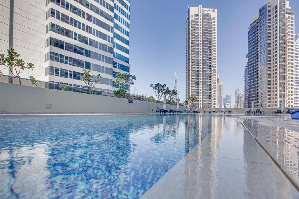 Дубай: Studio apartment with Burj Khalifa view