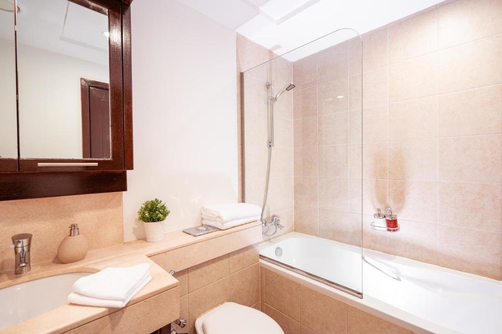 Дубай: Elite Royal Apartment - Panoramic Full Burj Khalifa, Fountain & Skyline View - ACed direct connection to Dubai Mall - Governor