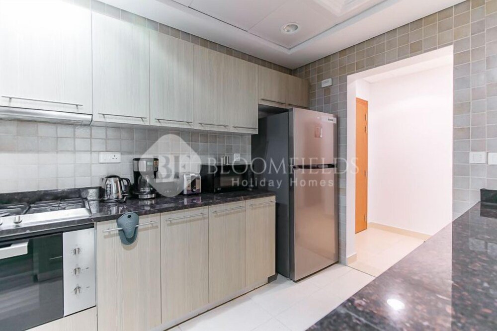 Абу-Даби: Golf course view, stylish 2BR