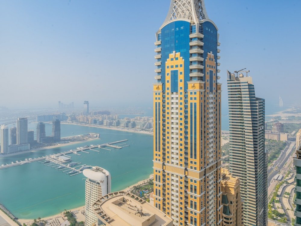 Дубай: Dubai Marina- The Torch 7805