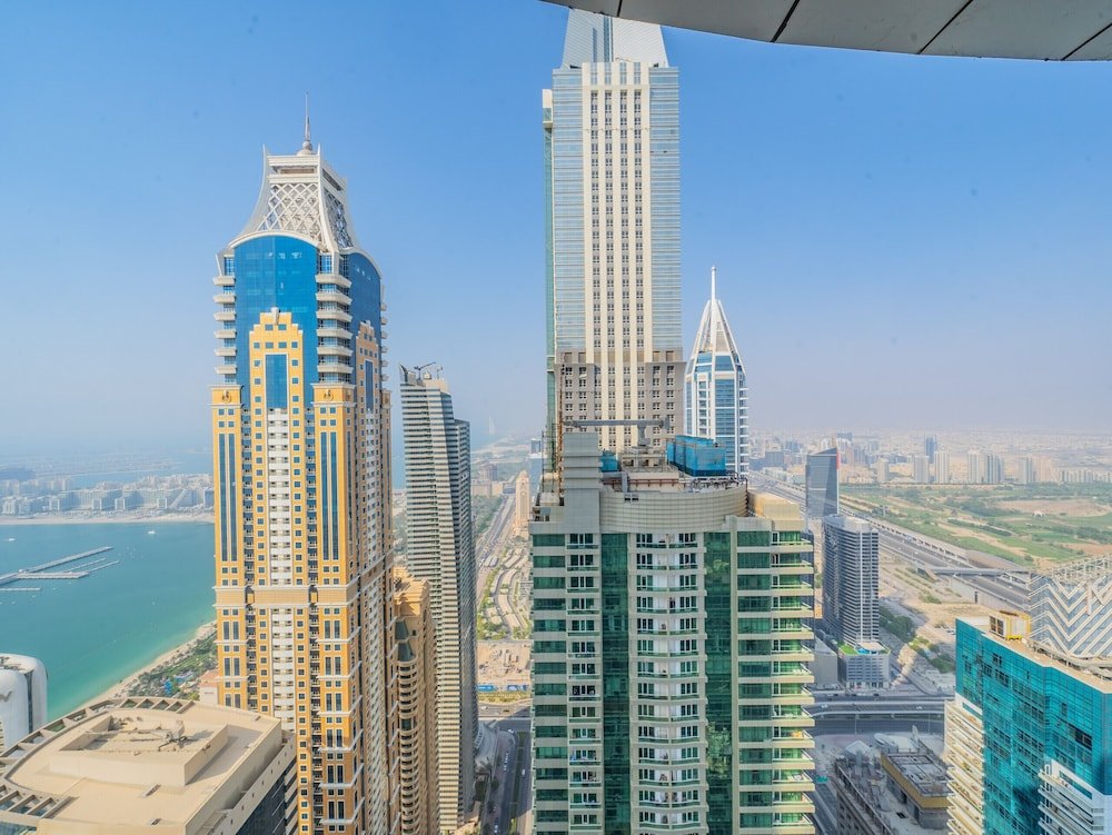 Дубай: Dubai Marina- The Torch 7805