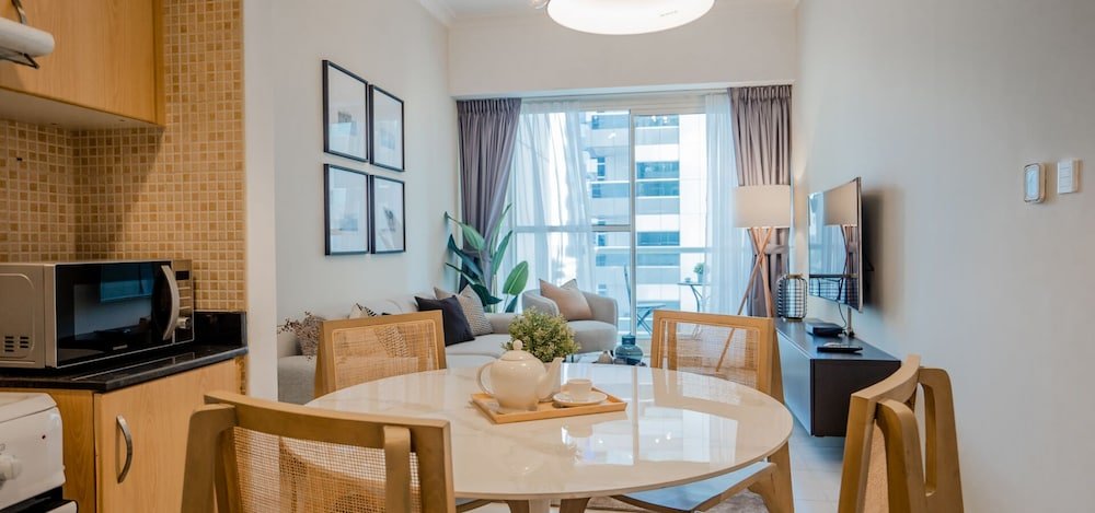 Дубай: Fancy 1BR with Canal Views