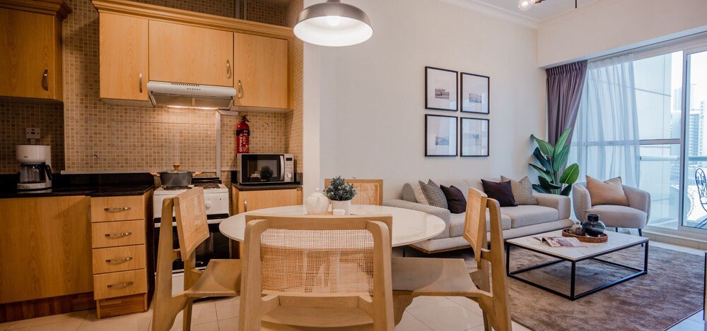 Дубай: Fancy 1BR with Canal Views
