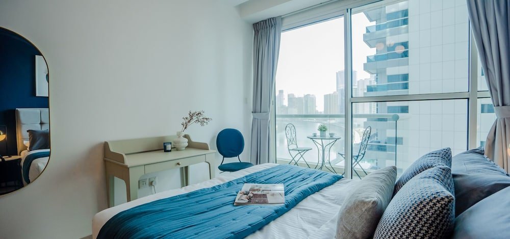 Дубай: Fancy 1BR with Canal Views