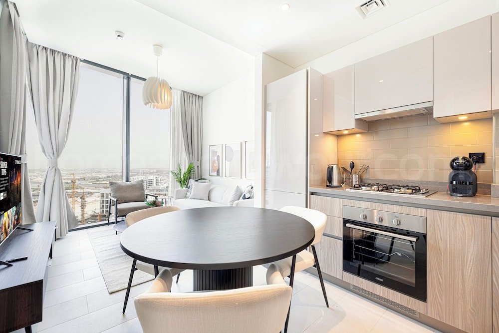 Дубай: HomesGetaway-Cozy 1BR Apt in Sobha Waves