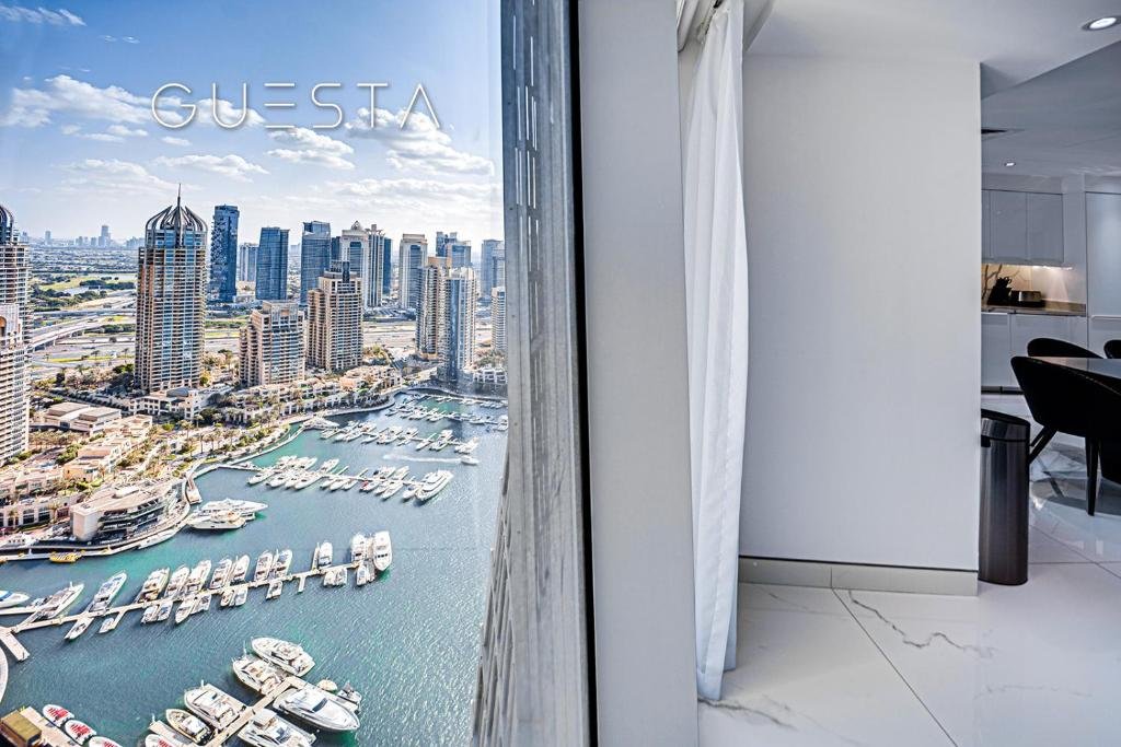 Дубай: Cayan Tower, Dubai Marina