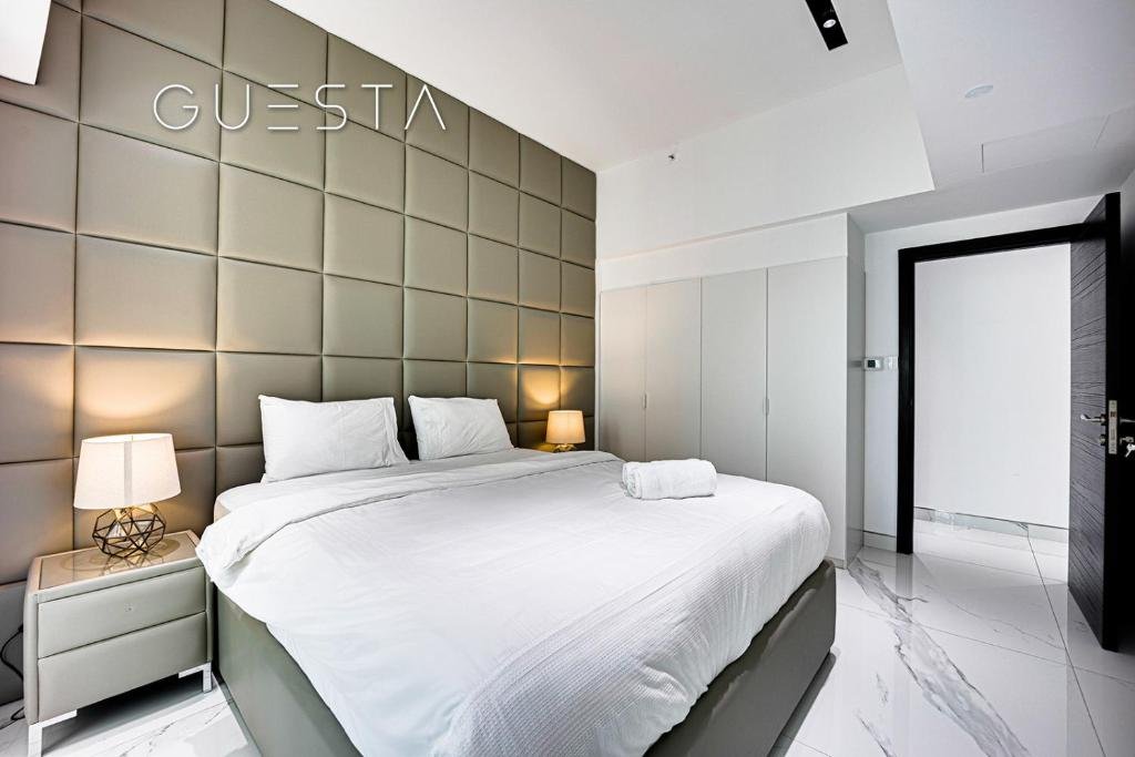 Дубай: Cayan Tower, Dubai Marina